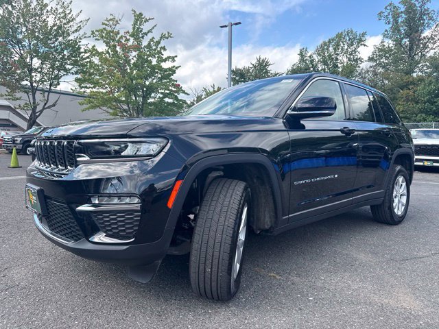 Used 2023 Jeep Grand Cherokee Limited AWD/4WD image 3