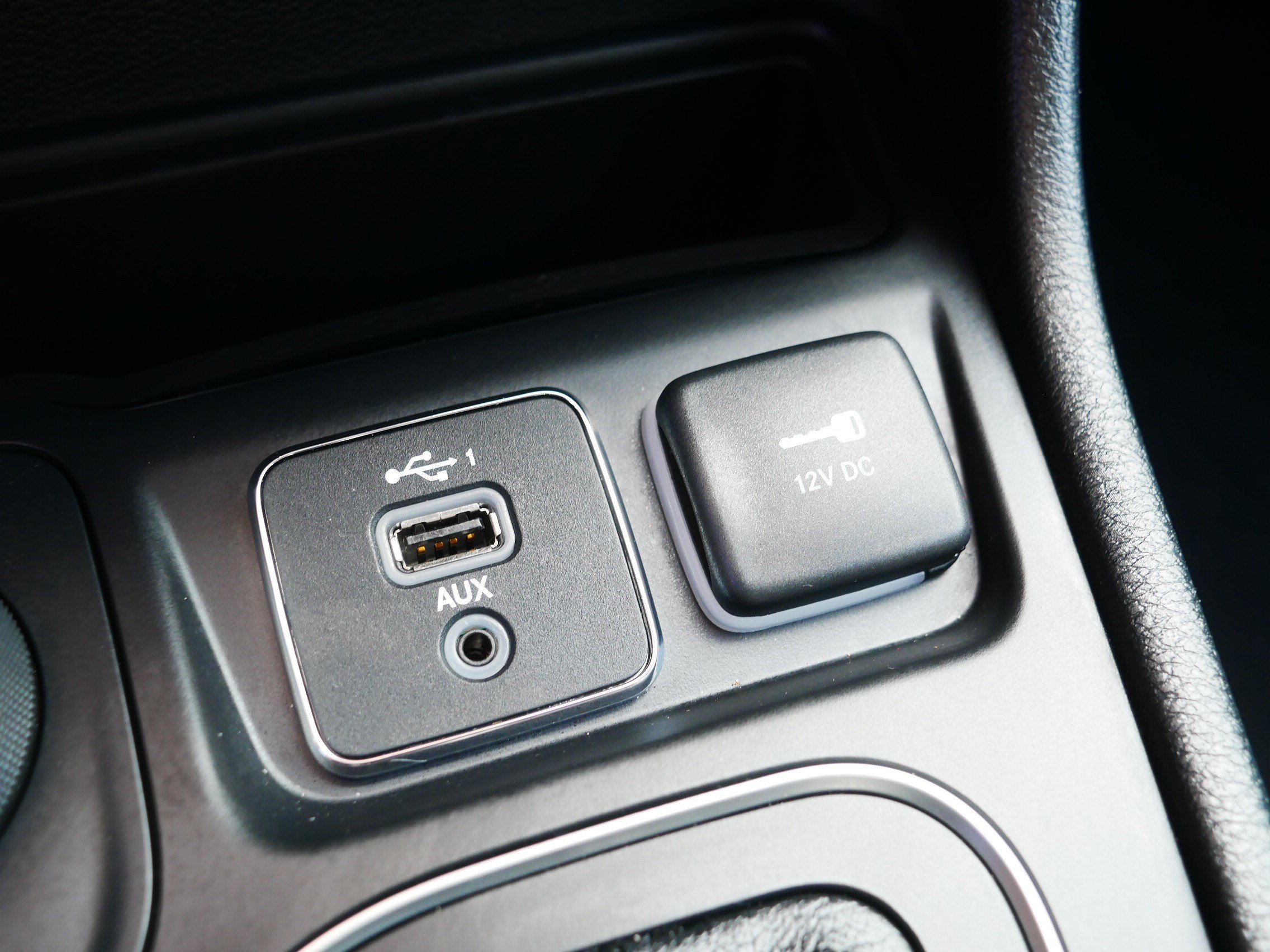 Used 2022 Jeep Cherokee Latitude Lux w/ Mopar Interior Package AWD/4WD image 32