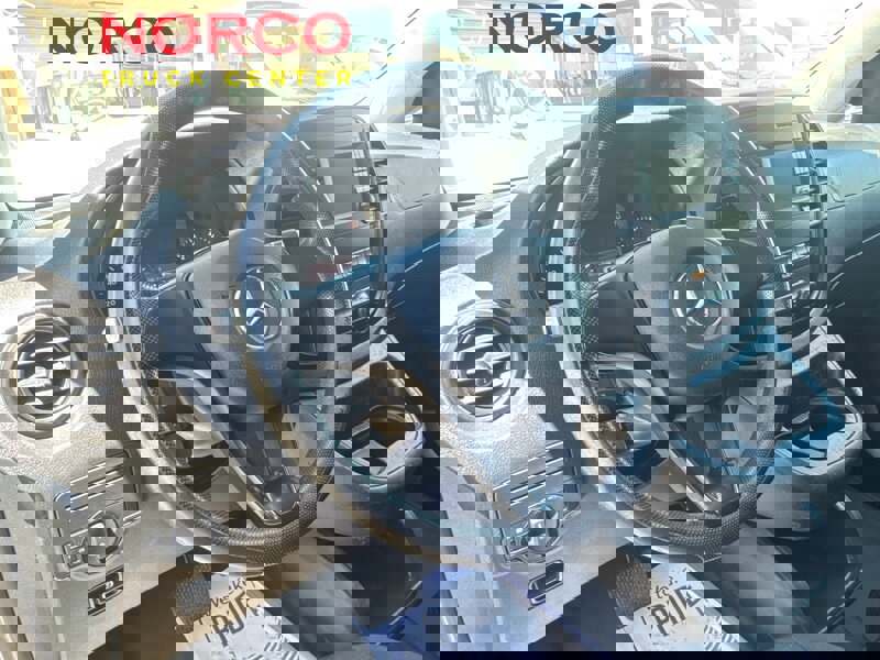 Used 2017 Mercedes-Benz Metris w/ Driver Efficiency Package image 19