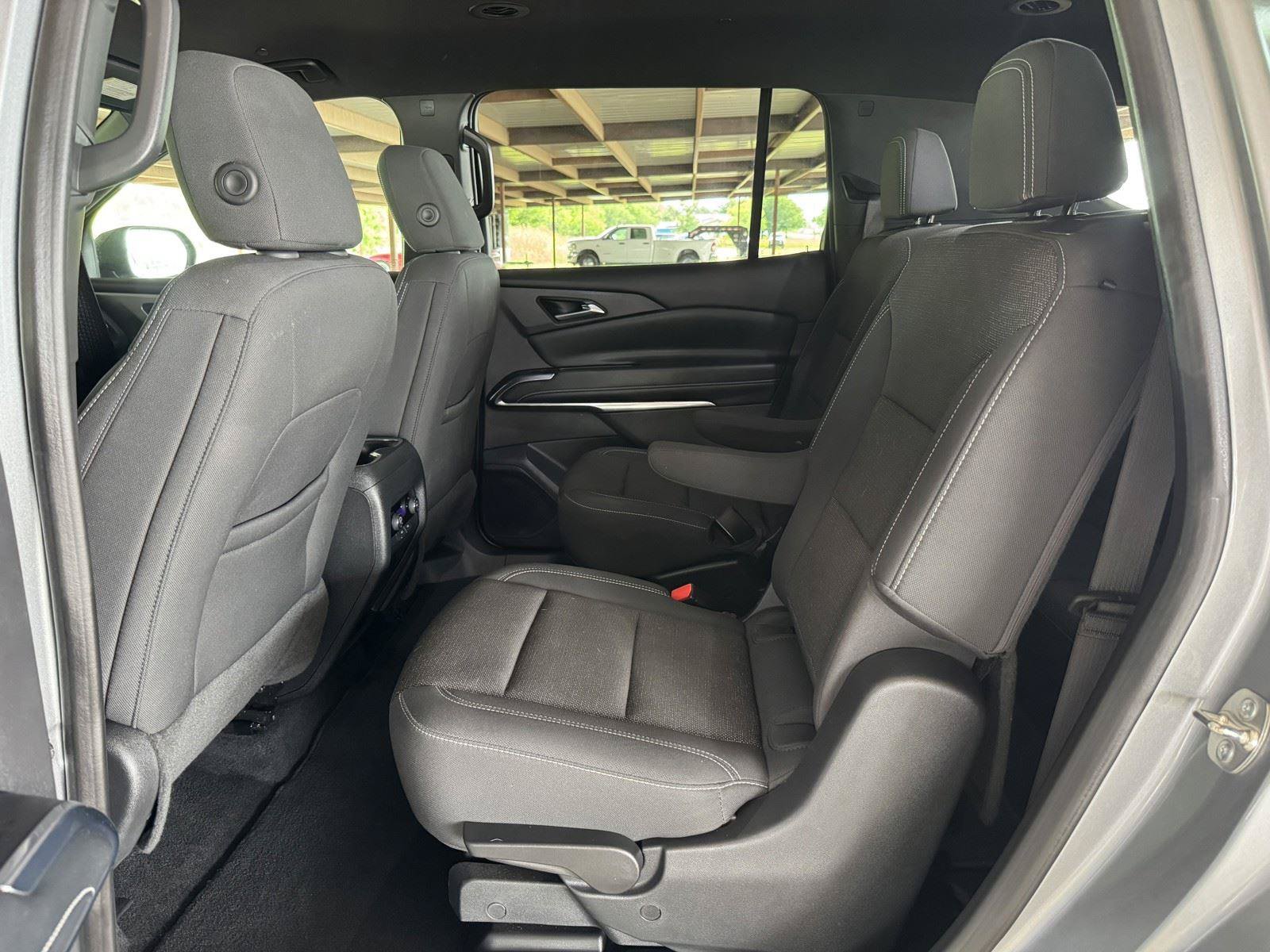 Used 2025 Chevrolet Traverse LT FWD image 33