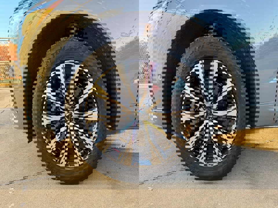 Certified 2024 Volvo XC60 B5 Plus w/ Climate Package image 27