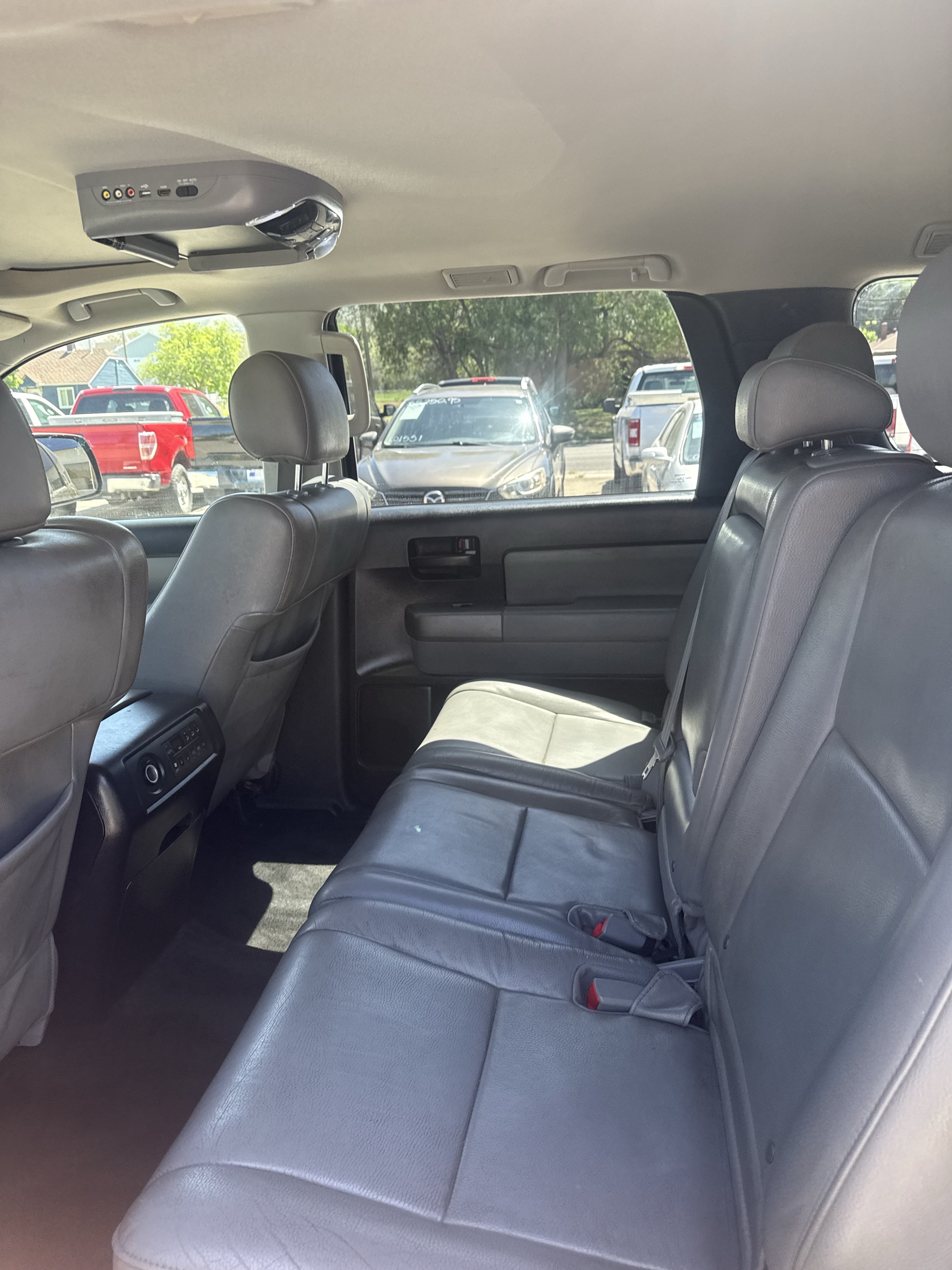 Used 2017 Toyota Sequoia SR5 AWD/4WD image 11