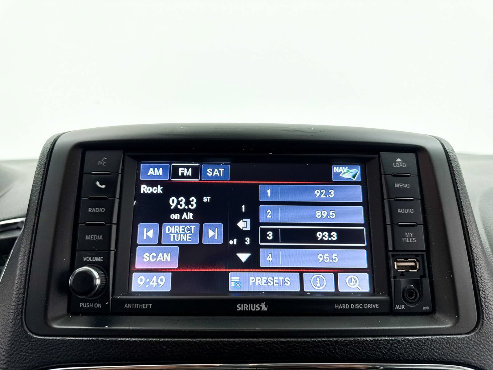 Used 2017 Dodge Grand Caravan SE w/ UConnect Hands-Free Group FWD image 4