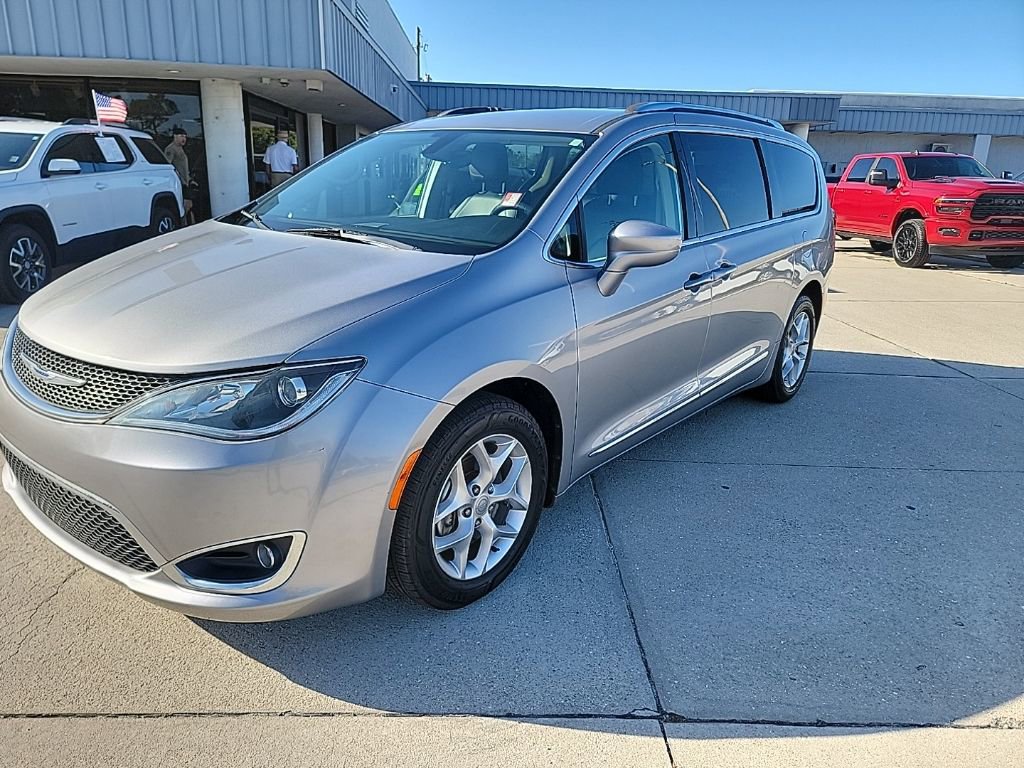 Used 2019 Chrysler Pacifica Touring-L Plus w/ Tire & Wheel Group image 1