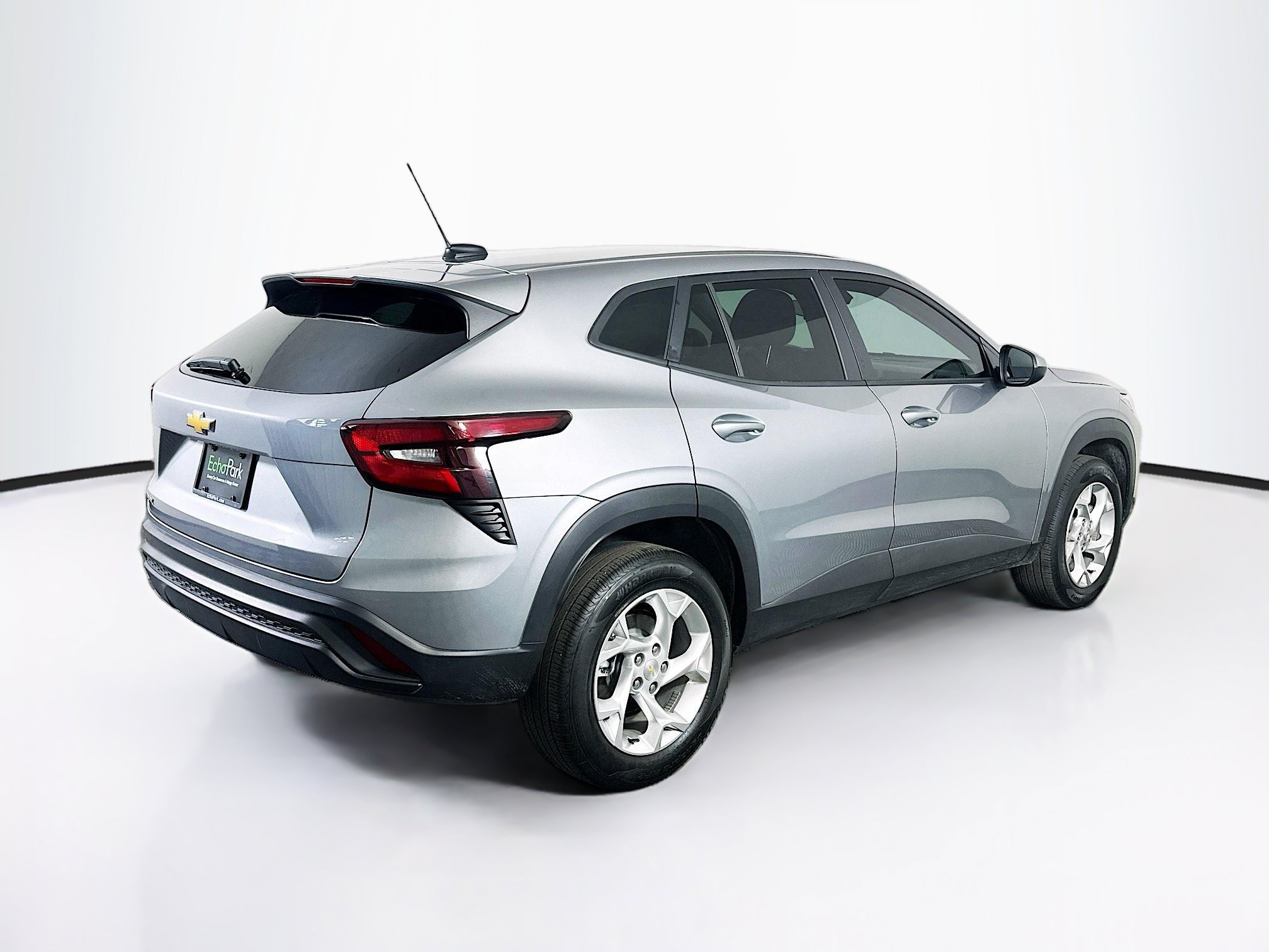Used 2026 Chevrolet Trax LS w/ LS Convenience Package FWD image 9