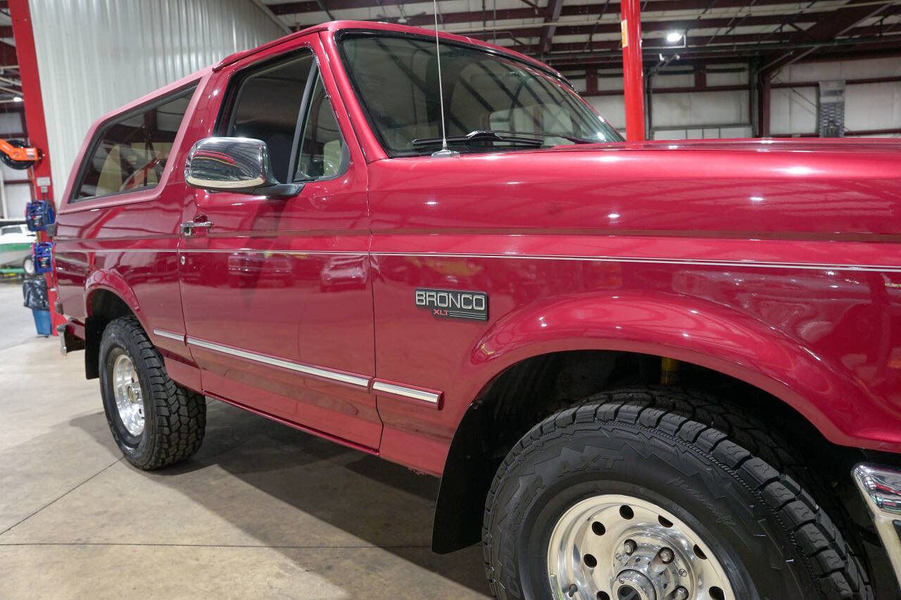 Used 1995 Ford Bronco XLT AWD/4WD image 32