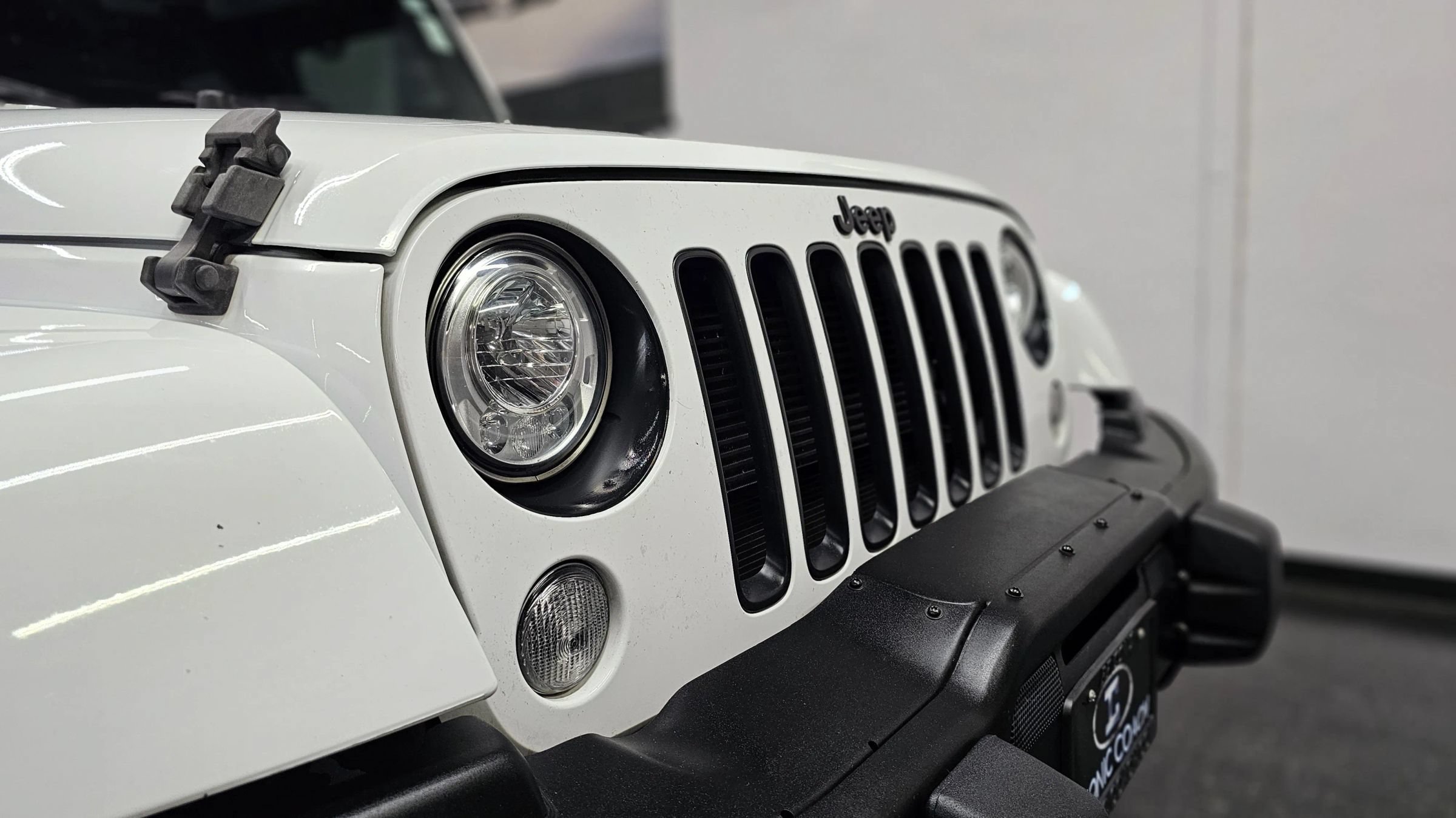 Used 2017 Jeep Wrangler Unlimited Sahara AWD/4WD image 23