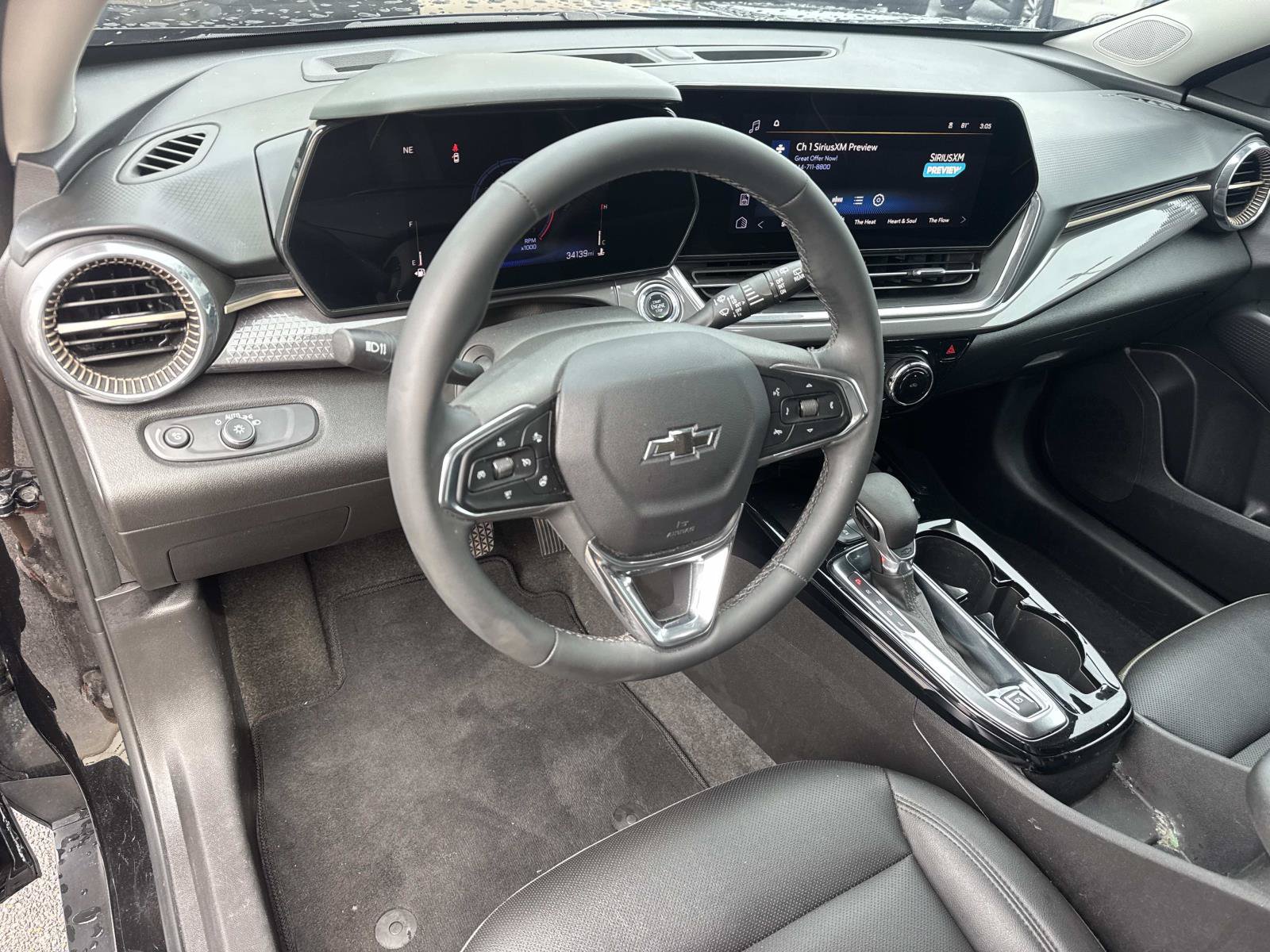 Used 2025 Chevrolet Trax ACTIV w/ Sunroof Package FWD image 19