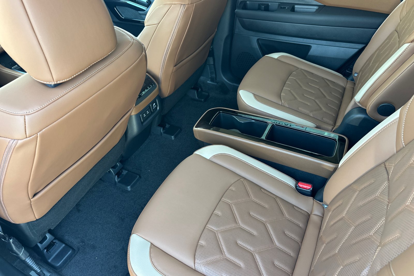 New 2026 Nissan Pathfinder Platinum FWD image 9