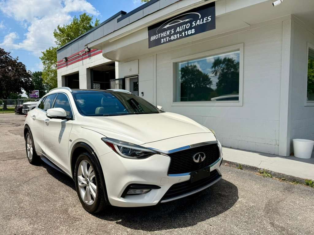 Used 2017 INFINITI QX30 Premium w/ Technology Package FWD image 5