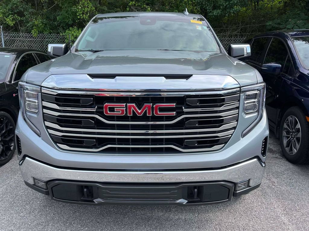 Used 2023 GMC Sierra 1500 SLT w/ SLT Premium Package AWD/4WD image 4
