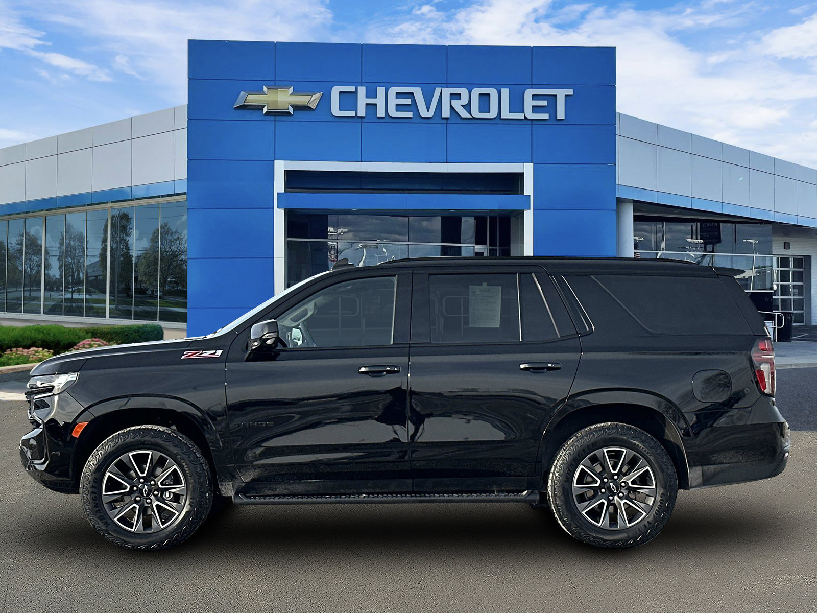 Certified 2023 Chevrolet Tahoe Z71 w/ Luxury Package image 2