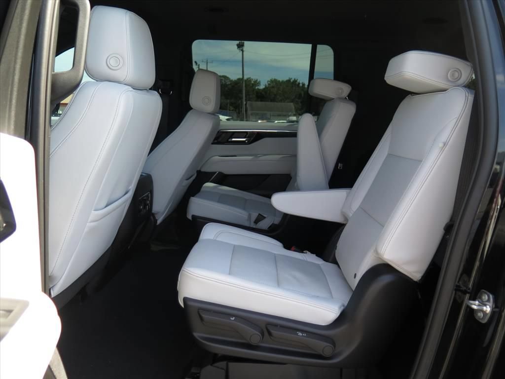 Used 2025 Chevrolet Suburban Premier AWD/4WD image 16