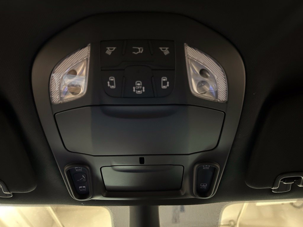 New 2027 Chrysler Pacifica Limited FWD image 26