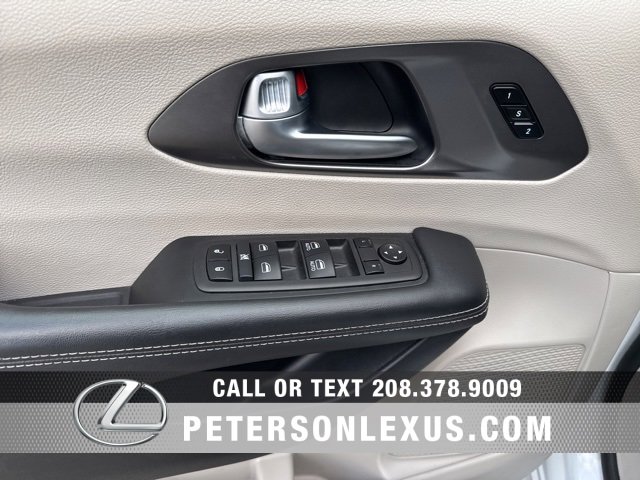Used 2024 Chrysler Pacifica Touring-L image 21