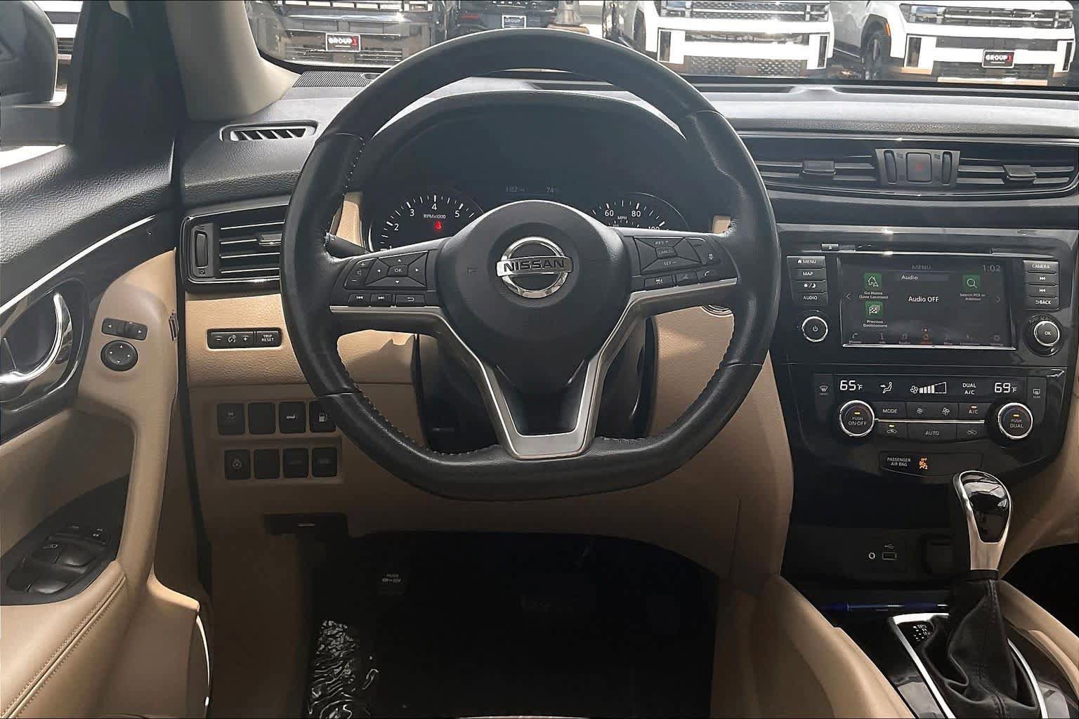 Used 2018 Nissan Rogue SV w/ Premium Package image 6
