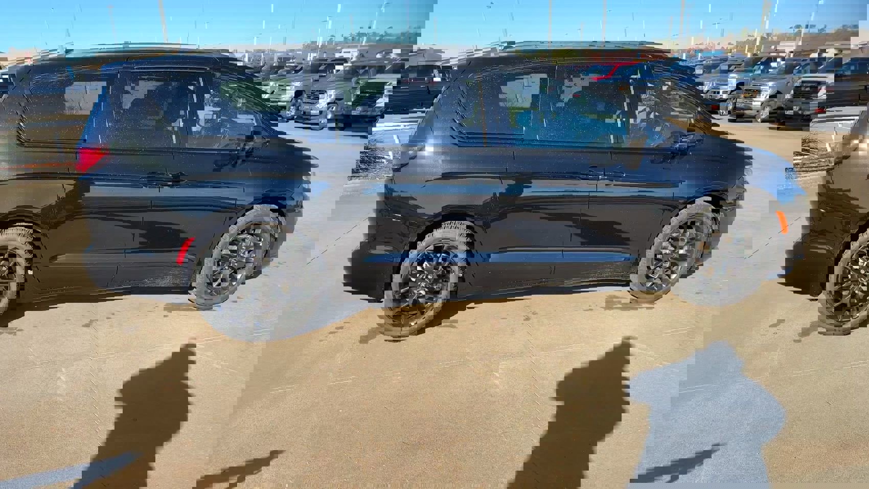 New 2026 Chrysler Pacifica Limited w/ S Appearance Package image 2