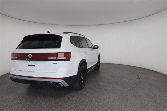 Used 2025 Volkswagen Atlas Peak Edition SE image 17