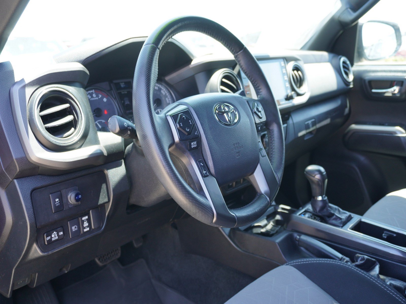 Used 2020 Toyota Tacoma TRD Sport w/ Technology Package AWD/4WD image 20