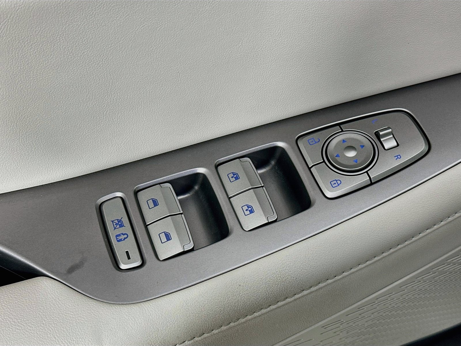 Used 2023 Hyundai Palisade Limited FWD image 18