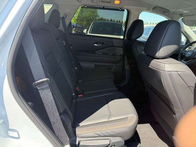 Used 2025 Nissan Pathfinder SL image 23