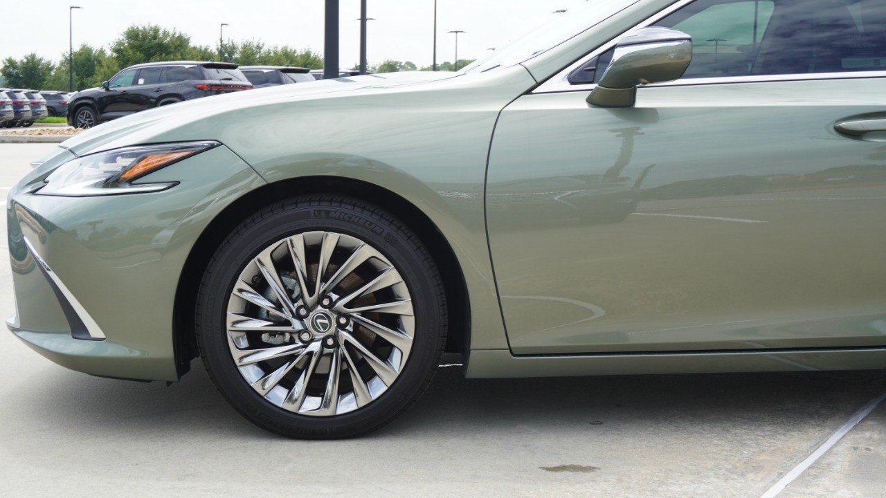 Certified 2024 Lexus ES 350 Ultra Luxury w/ Accessory Package (Z2) FWD image 10