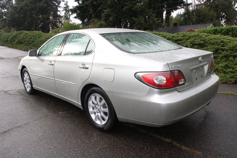 Used 2003 Lexus ES 330 w/ Premium Pkg FWD image 4