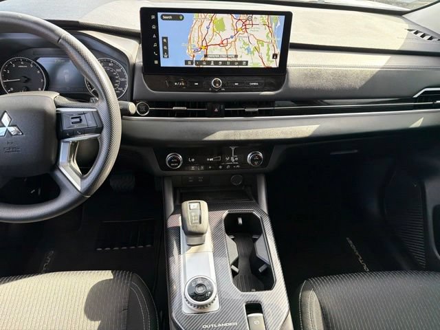 Used 2025 Mitsubishi Outlander ES FWD image 18