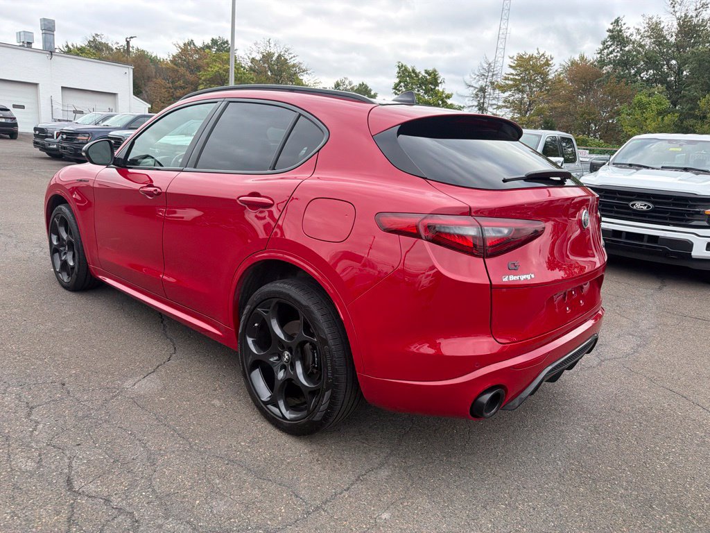 Used 2023 Alfa Romeo Stelvio Estrema AWD/4WD image 4
