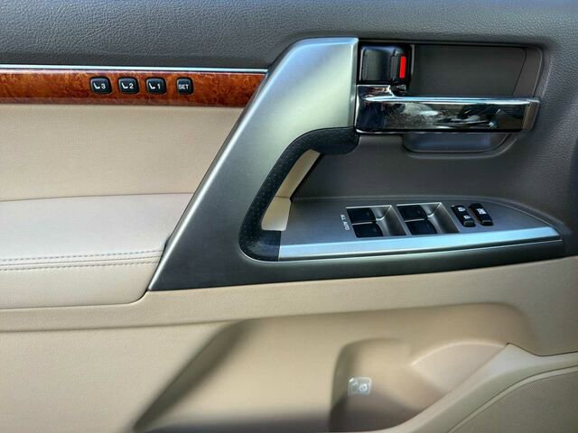 Used 2013 Toyota Land Cruiser AWD/4WD image 13