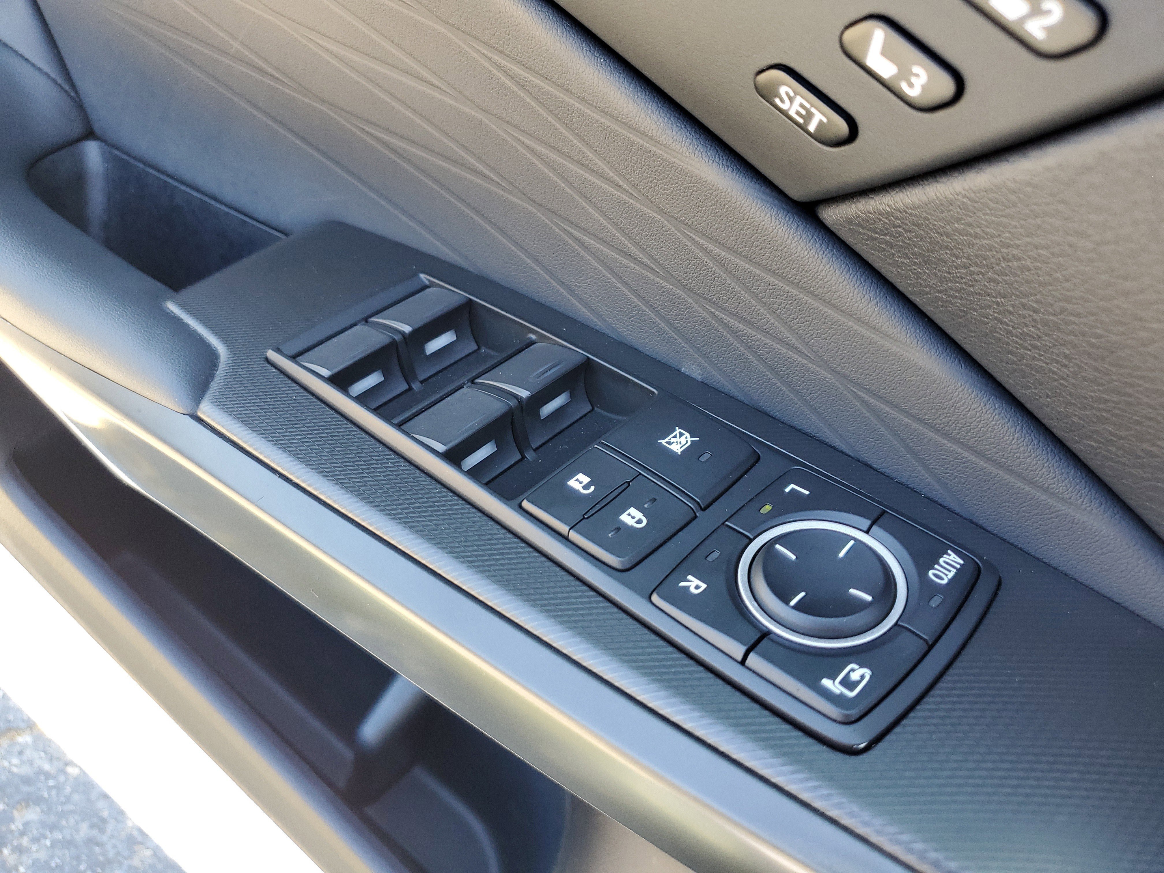 Used 2025 Lexus IS 350 F Sport w/ Accessory Package 2 RWD image 30