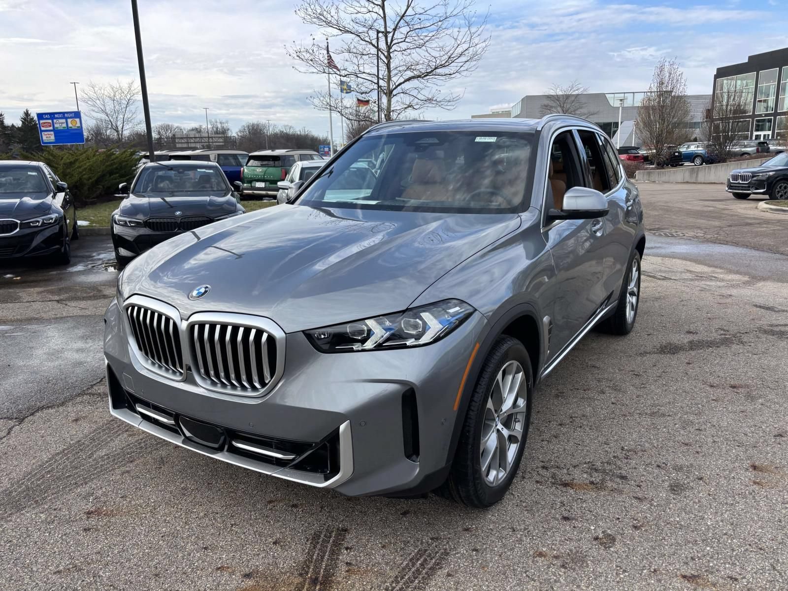 Used 2026 BMW X5 xDrive40i w/ Climate Comfort Package AWD/4WD image 3