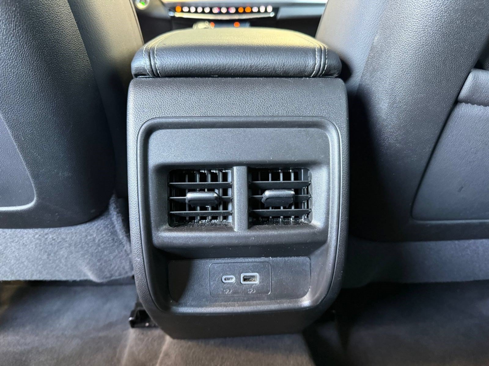Used 2025 Cadillac XT4 Premium Luxury FWD image 31