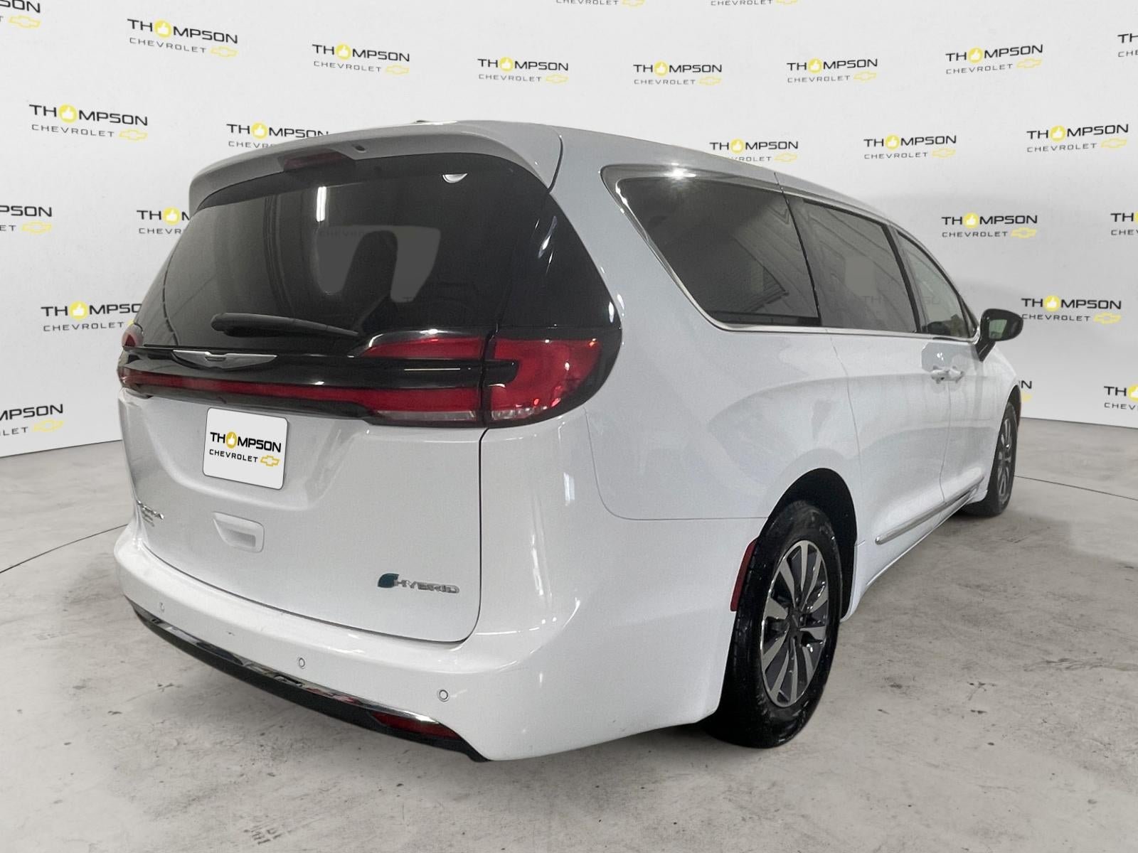 Used 2023 Chrysler Pacifica Limited FWD image 5