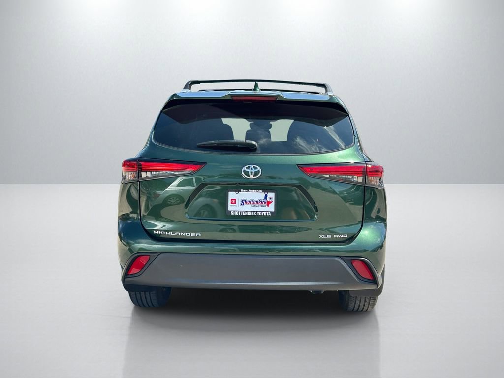 Used 2023 Toyota Highlander XLE image 6