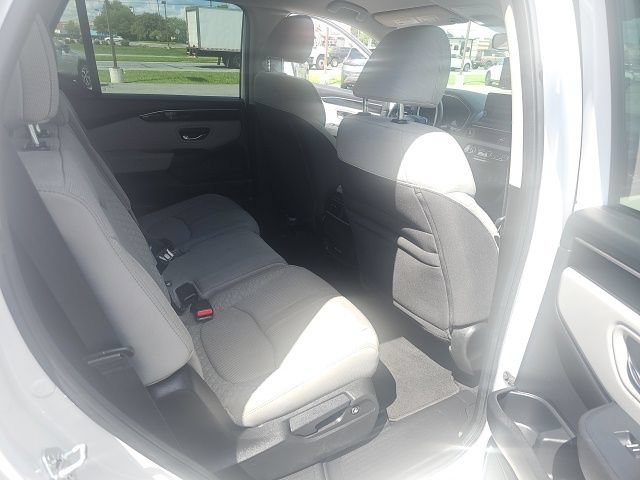 Used 2023 Honda Pilot LX image 13