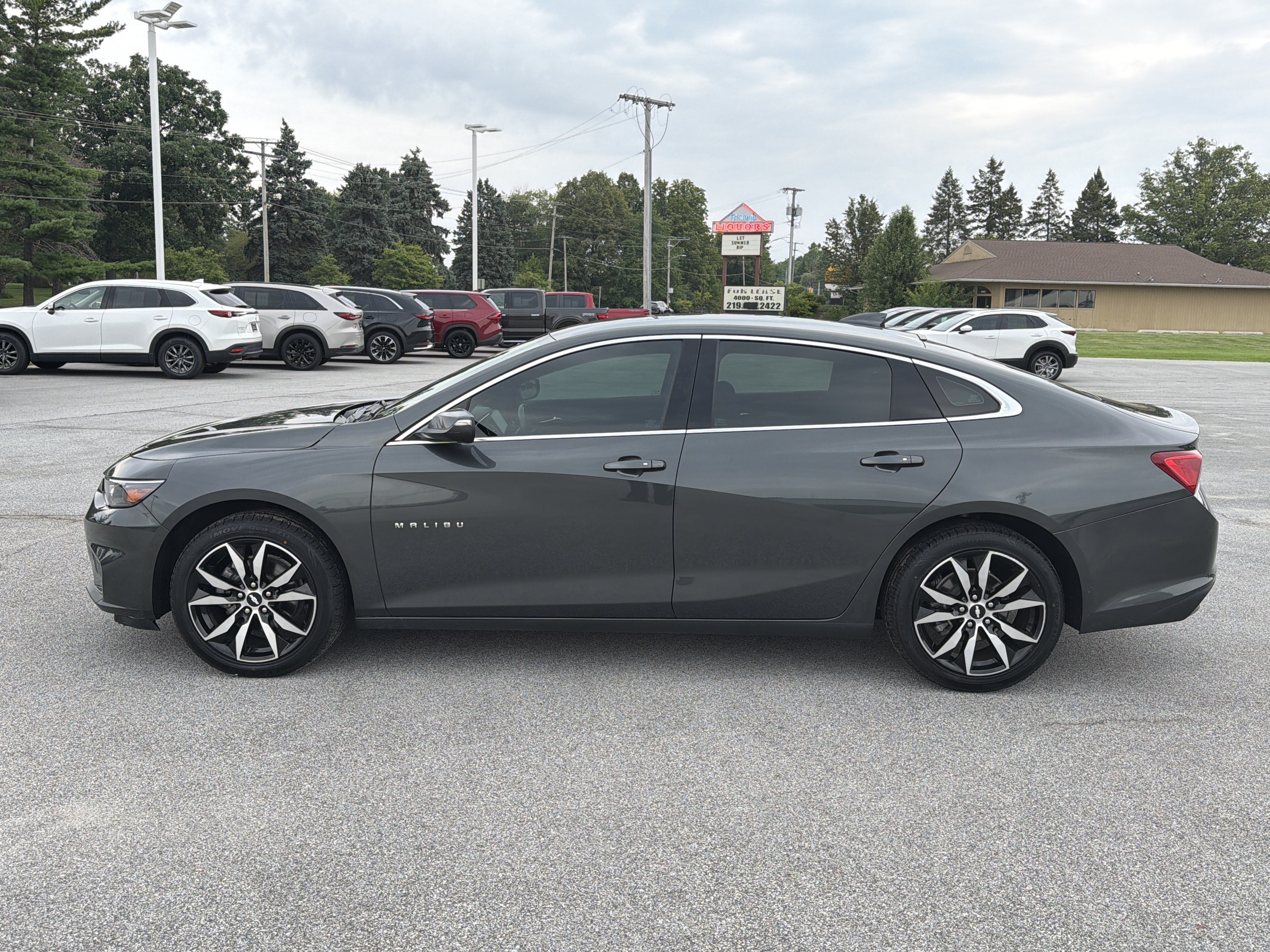 Used 2017 Chevrolet Malibu LT FWD image 7