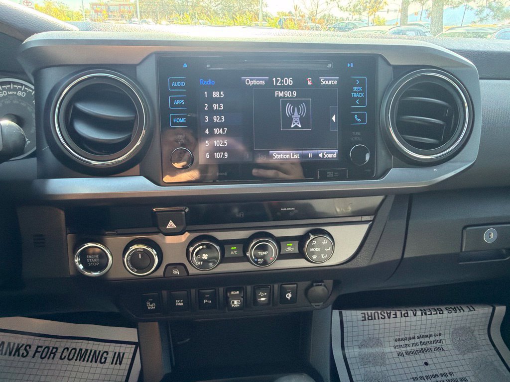 Used 2018 Toyota Tacoma TRD Off-Road w/ Technology Package AWD/4WD image 28
