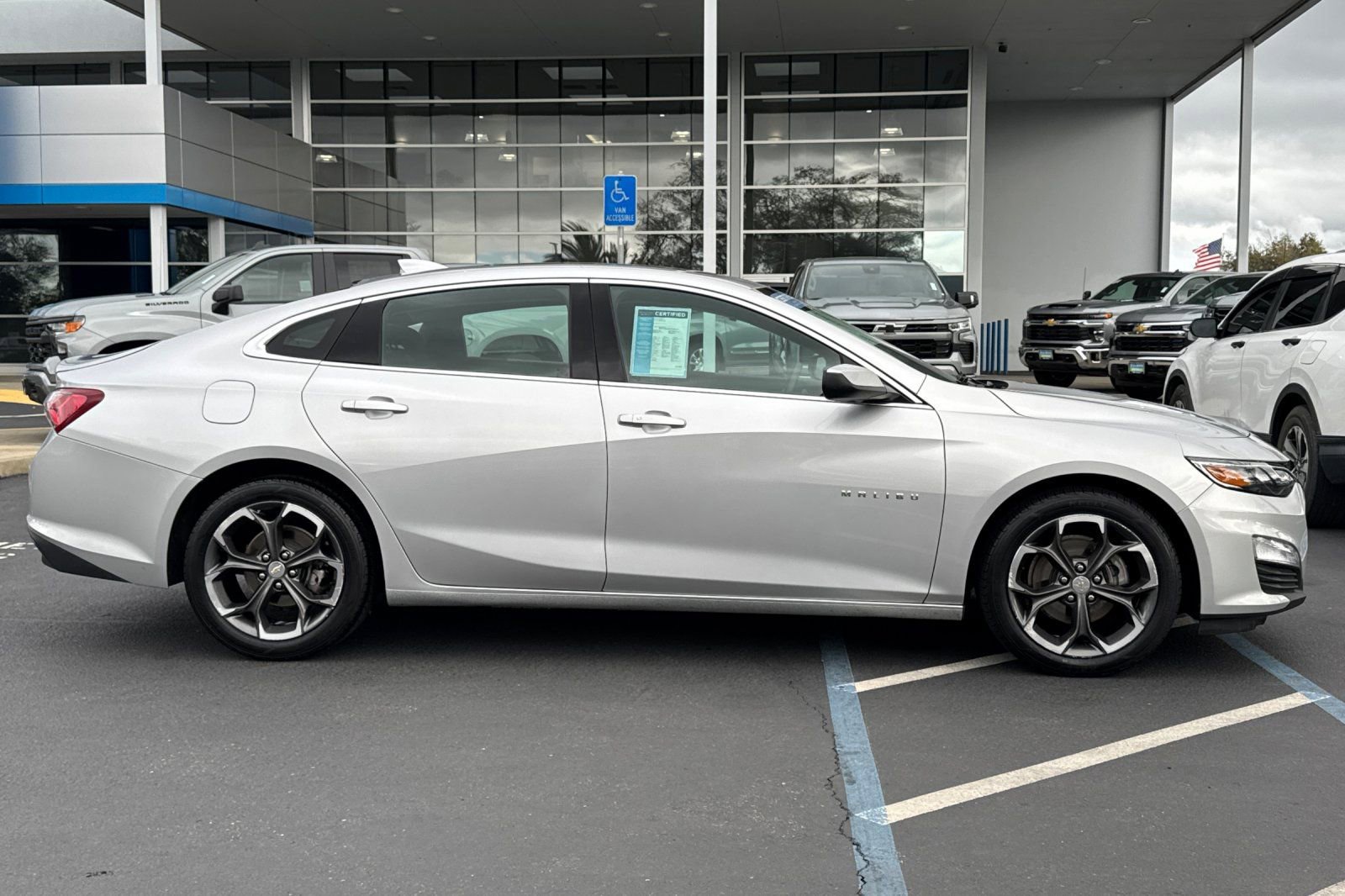Certified 2022 Chevrolet Malibu LT image 2