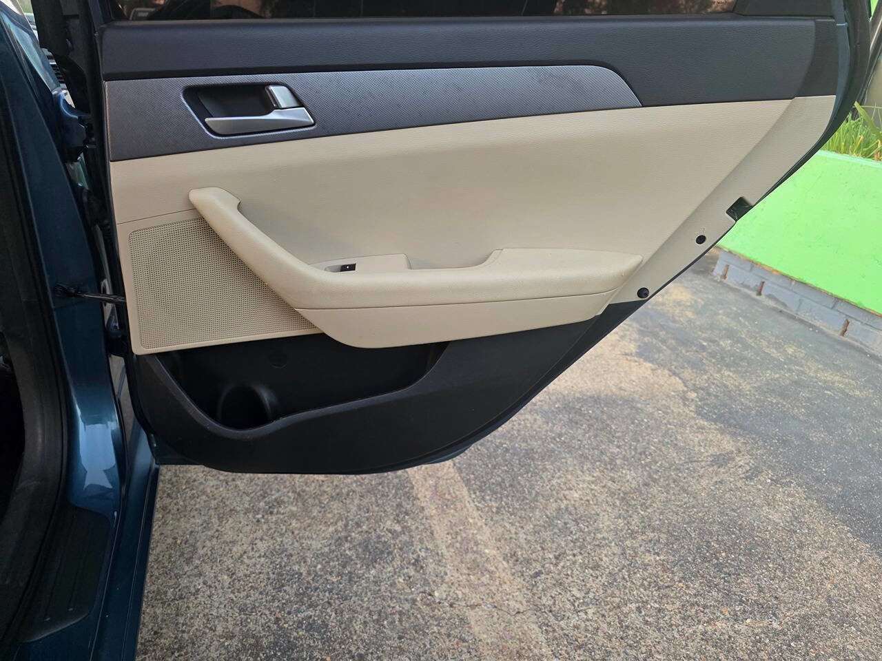 Used 2017 Hyundai Sonata SE image 19