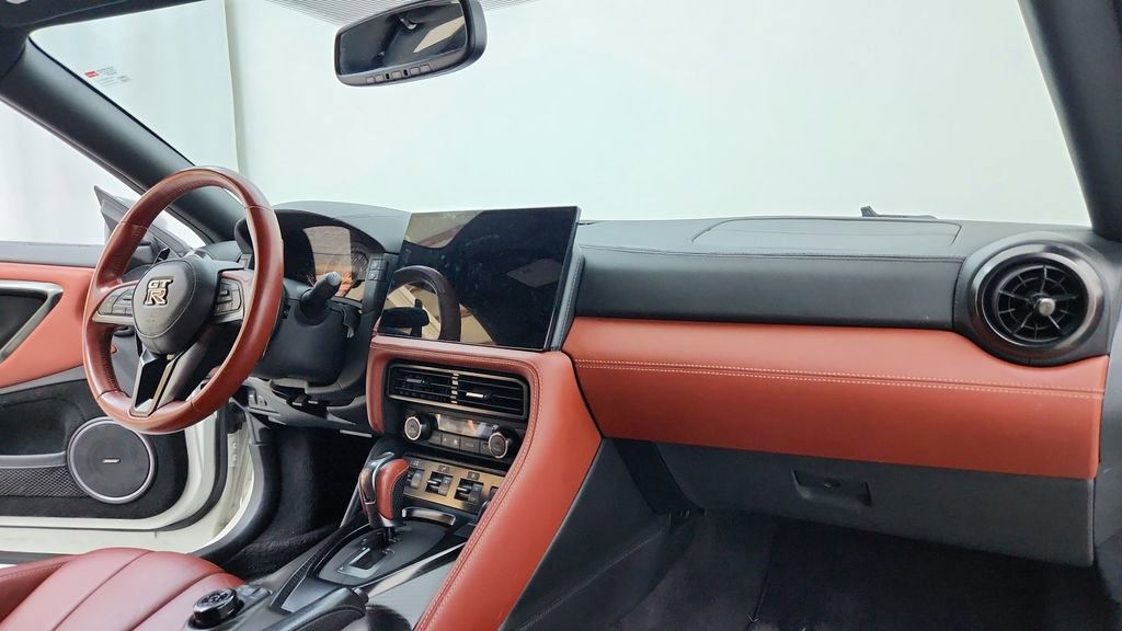 Used 2017 Nissan GT-R Premium w/ Premium Interior Package image 46