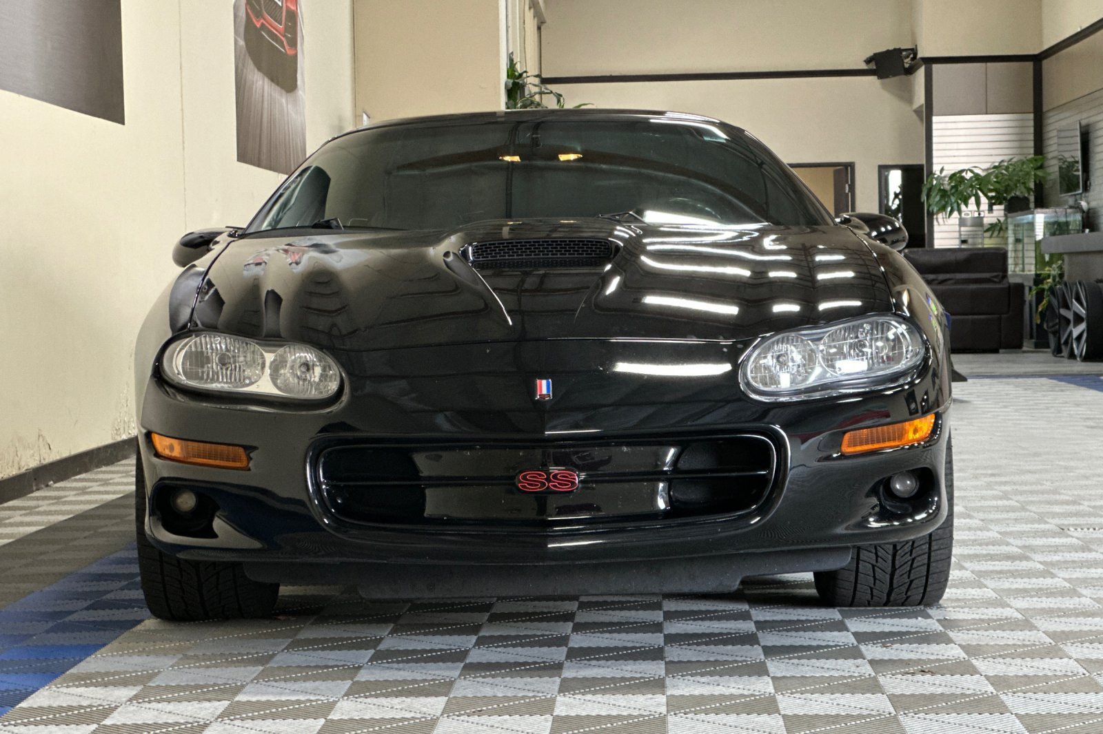 Used 2002 Chevrolet Camaro Z28 w/ SS Performance/Appearance Pkg RWD image 9