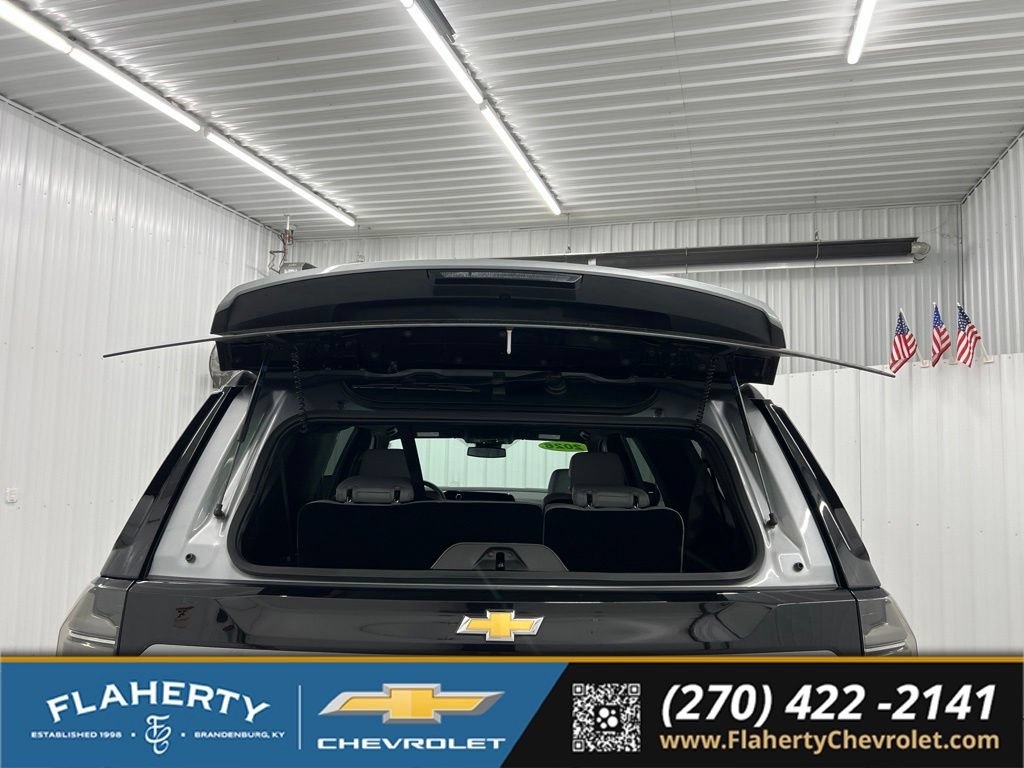 Used 2026 Chevrolet Suburban Premier AWD/4WD image 23