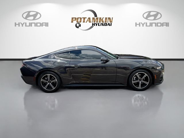 Used 2024 Ford Mustang Coupe RWD image 4