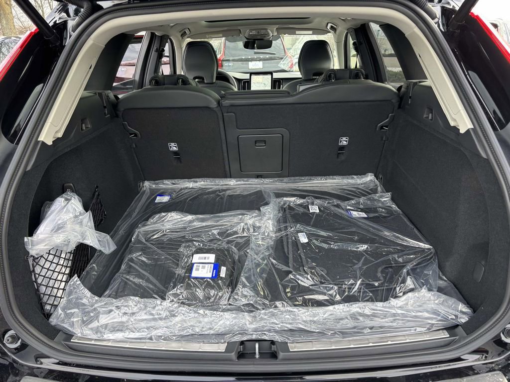 New 2026 Volvo XC60 B5 Ultra w/ Protection Package Premier image 9