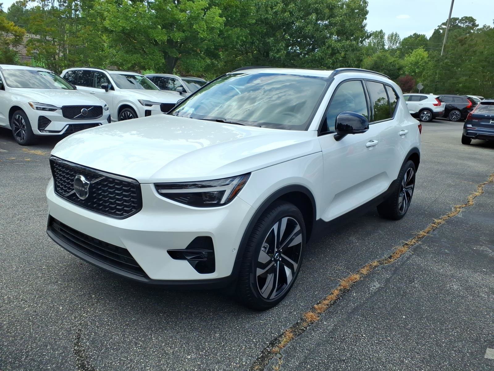 Used 2025 Volvo XC40 B5 Ultra AWD/4WD image 9