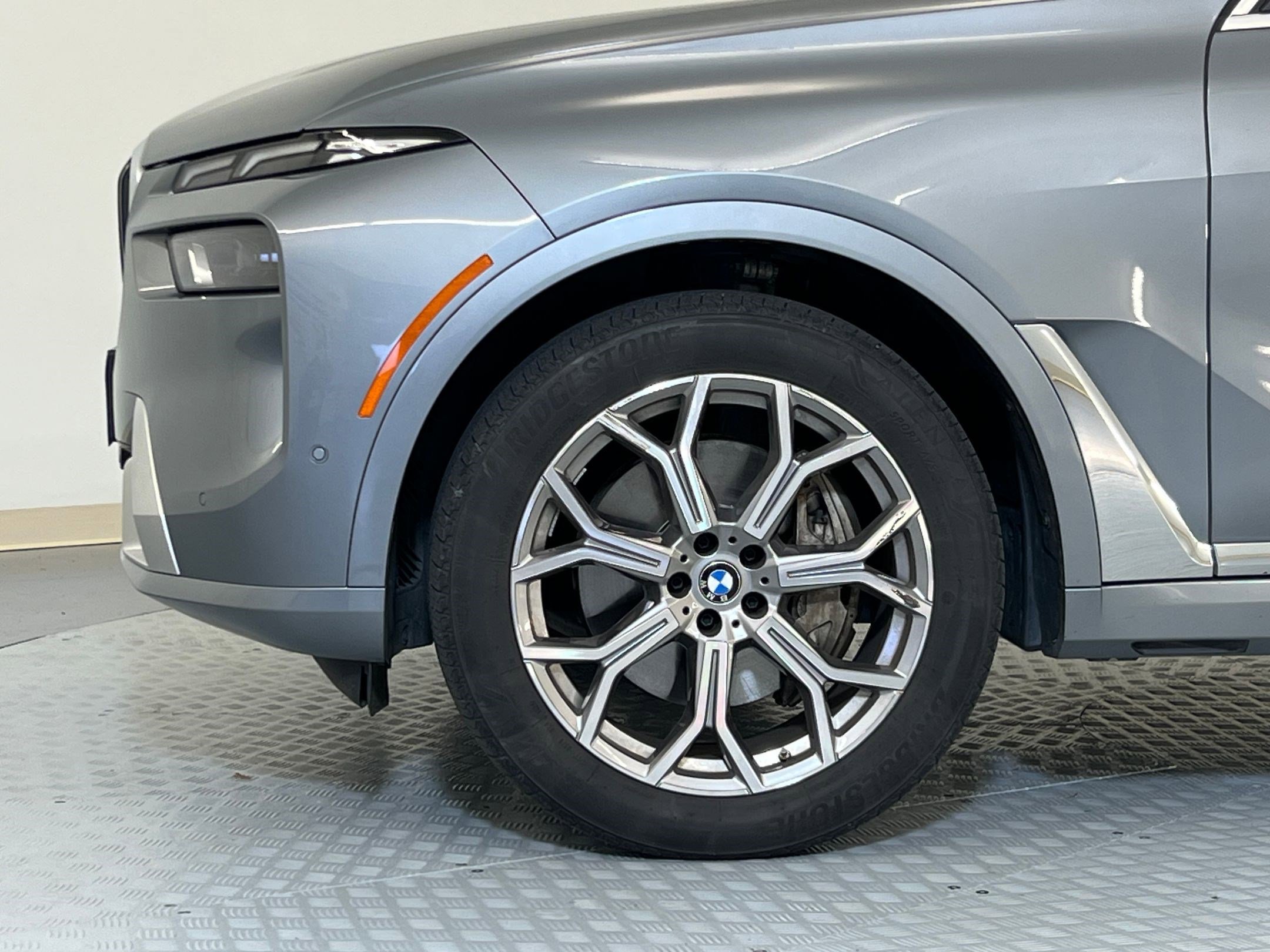 Used 2025 BMW X7 xDrive40i w/ Premium Package image 11