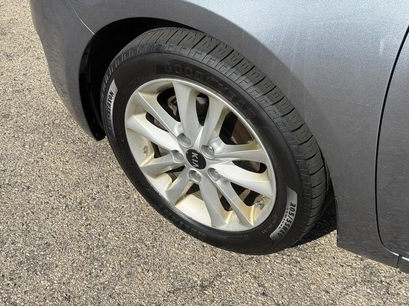 Used 2017 Kia Forte S FWD image 10