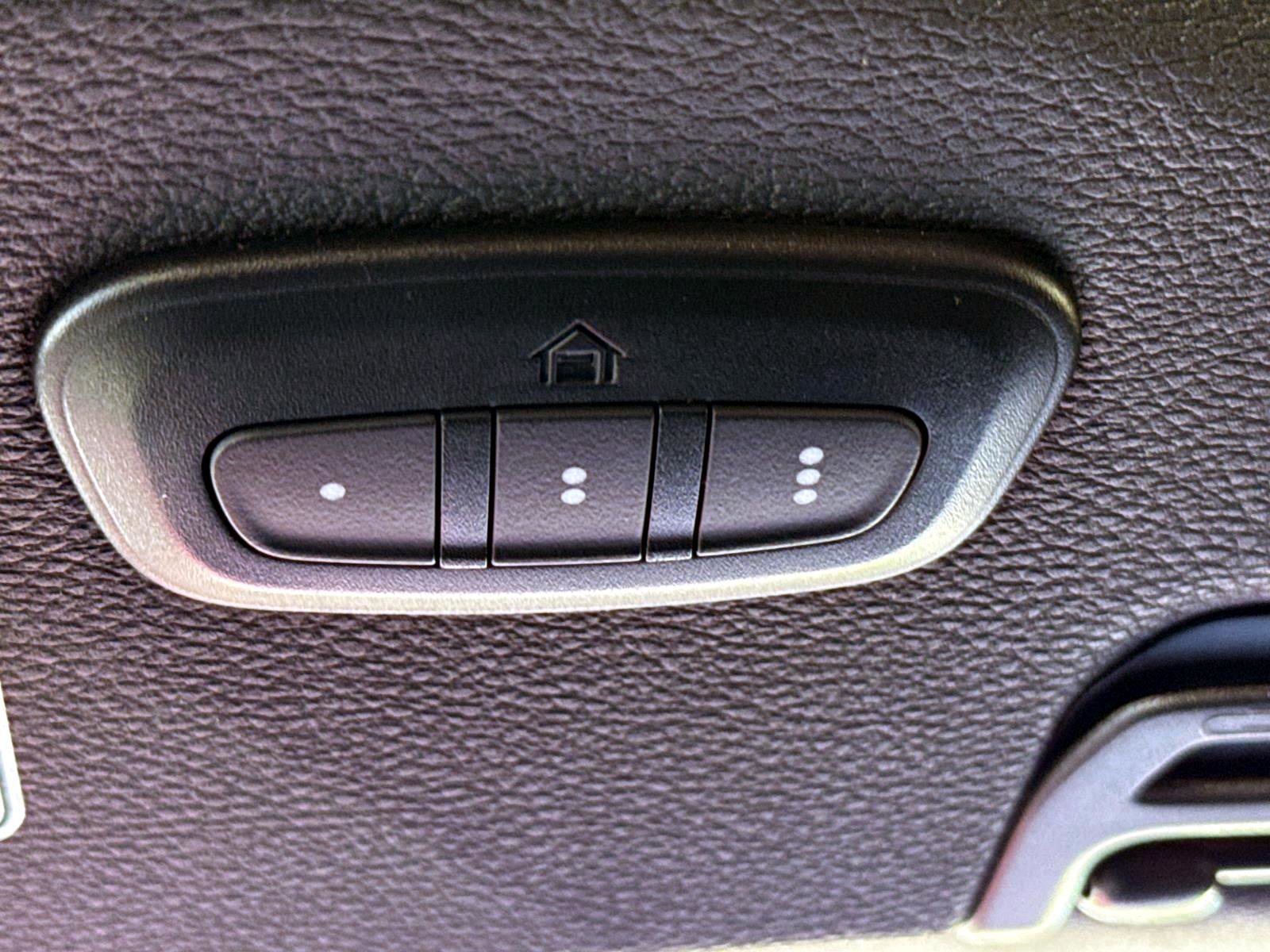 Used 2024 Jeep Wrangler Unlimited Sahara w/ Technology Group AWD/4WD image 18