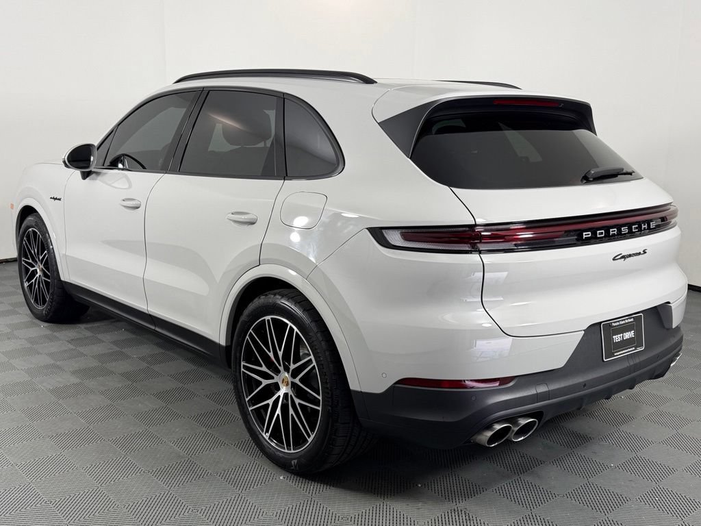 Certified 2025 Porsche Cayenne S AWD/4WD image 3